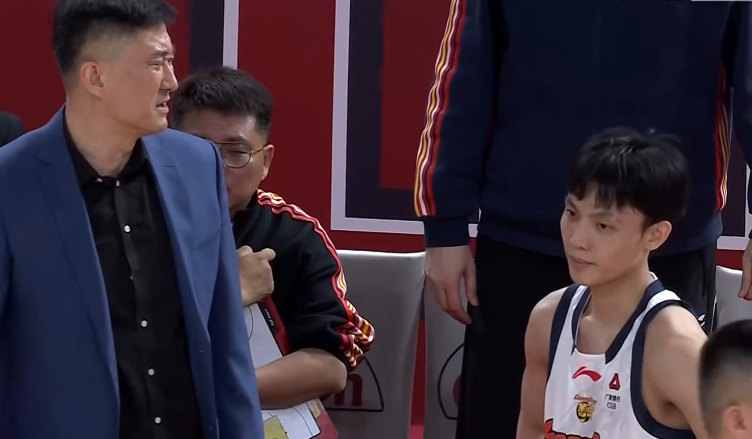 开云入口-8投2中，4失误！徐杰究竟怎么了？杜锋一语道破天机，真不怪他