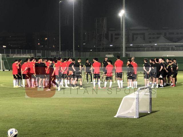 开云下载-国足恢复一日两练：张琳芃尹鸿博单练 池忠国缺席